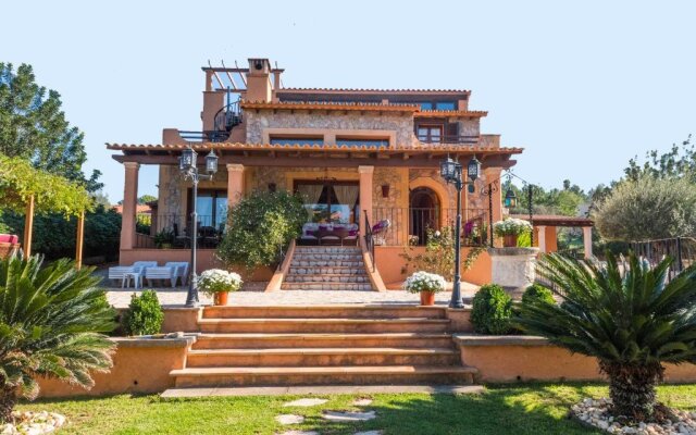 Alzina Villa 5 bedrooms with pool in Sa Coma Bunyola at the foot of the Sierra de Tramuntana but close to Palma