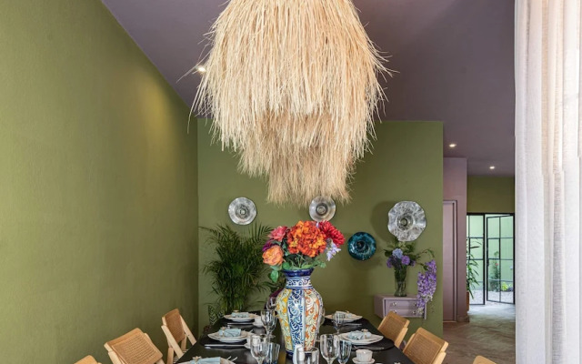 Vibrant 3Bed Villa - A Deco Retreat