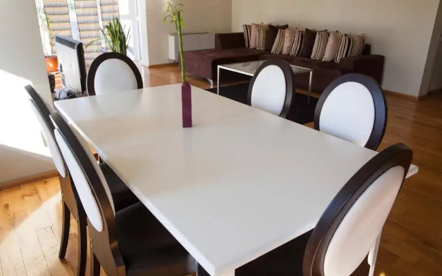 Living In Aparthotel