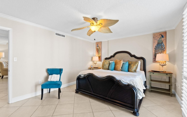 Shoreline Towers 1086 3 Bedroom Condo