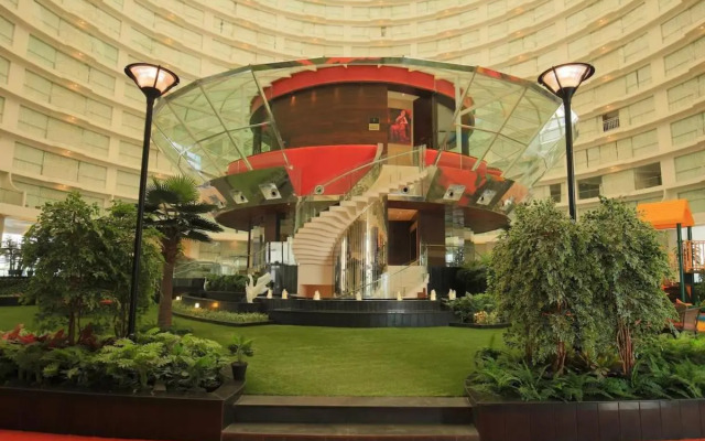 Luxurious Studio Homes Nr Surat Airport by Nirvana Hospitality