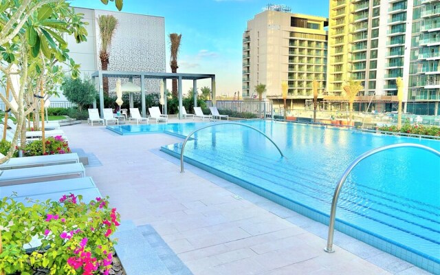 New! Luxury Dubai Creek Balcony & View