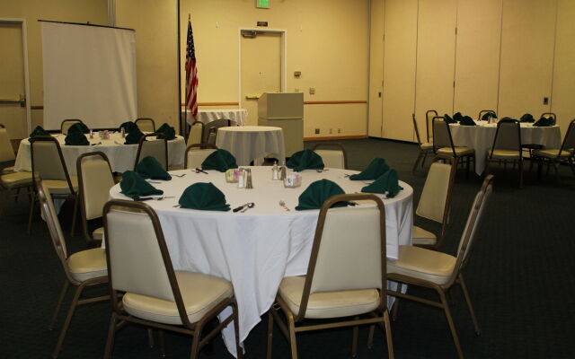 Clarion Inn Near China Lake Naval Station