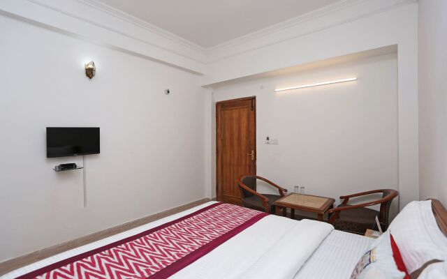 OYO 10072 Hotel Amrit Regency