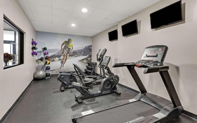 Clarion Pointe Near Erie Casino