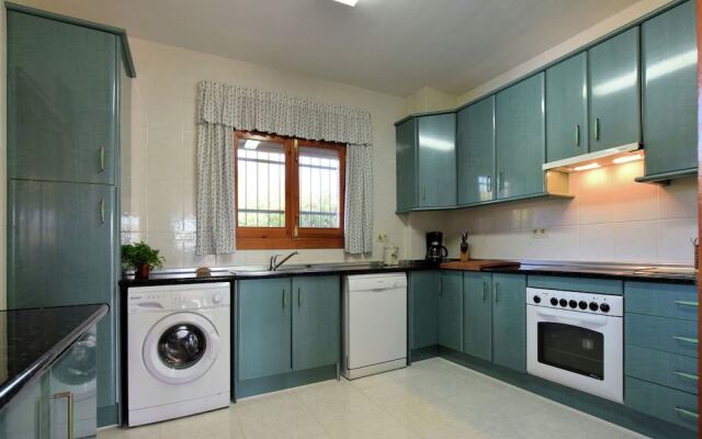 Lovely Holiday Home With Private Swimming Pool in Almogía