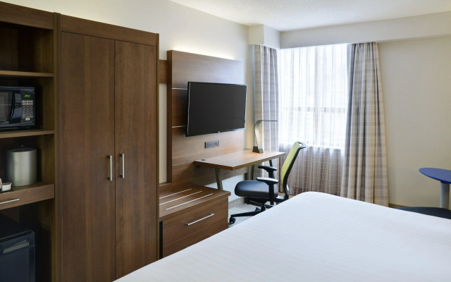 Holiday Inn Express Toronto - Downtown by IHG
