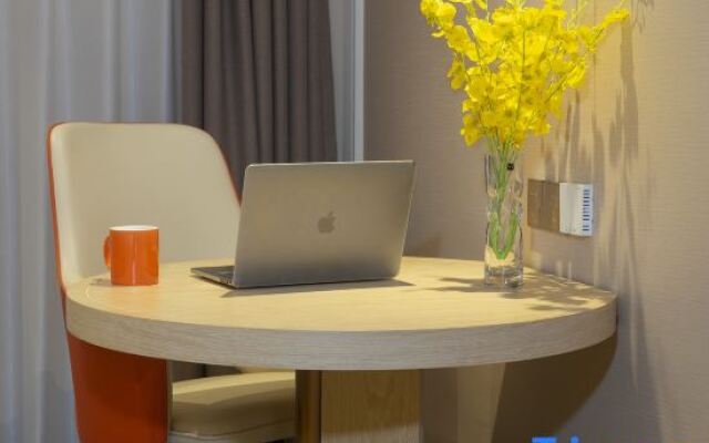 Vienna Hotel (Luoshan)