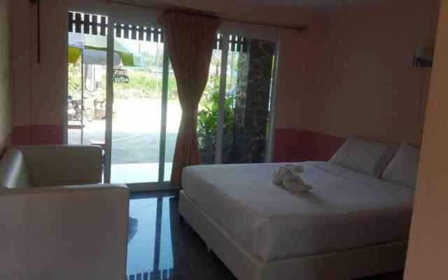 B and B Hotel
