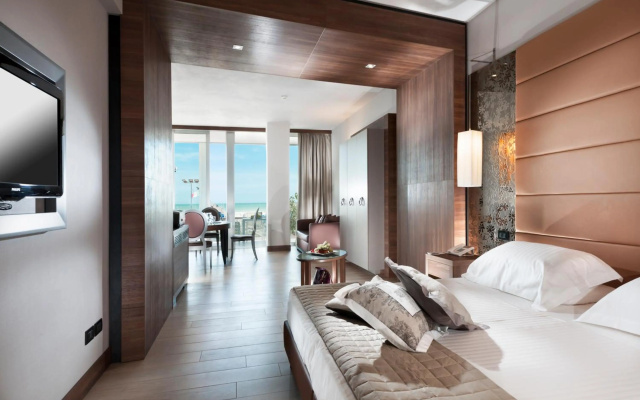 Waldorf Suite Hotel