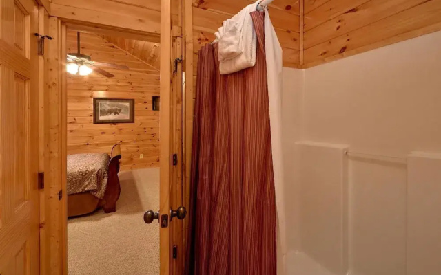 A Smoky Hideaway Apartment 5