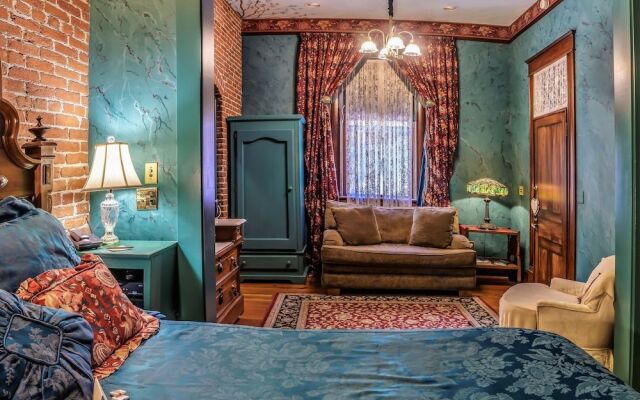 Peerless Hotel & Restaurant