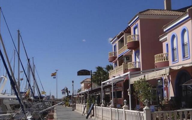 Apartamentos Marina Port