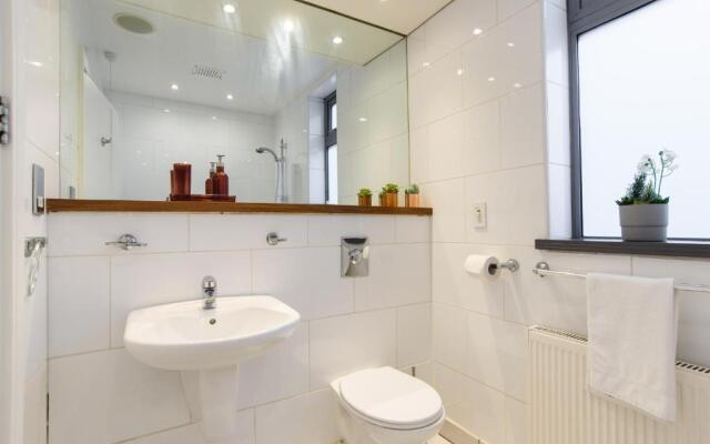 City Retreat, 2 Bed House with Cloudstream Hot Tub