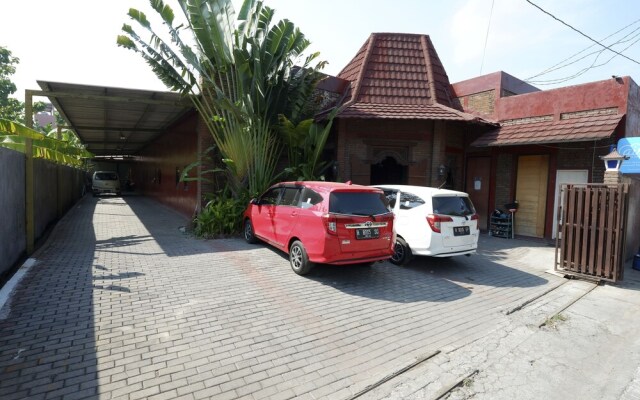 RedDoorz near GOR Manunggal Jati Majapahit
