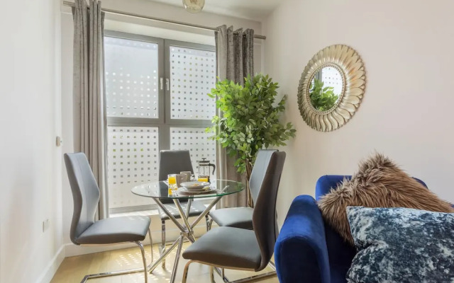 Queens Lodge 1-bed Apartment in Redhill