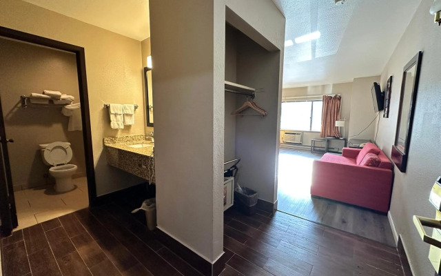 Rodeway Inn & Suites Madison East