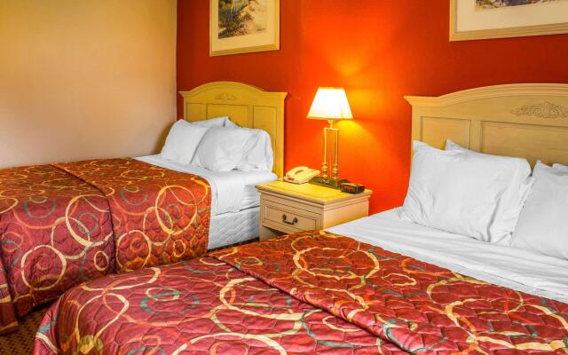 Econo Lodge Inn & Suites Walnut