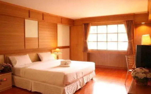 @Ratchada Hotel And Spa