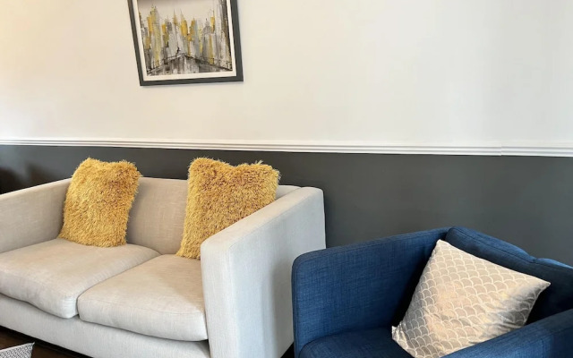 Impeccable 3-bed House in Nottingham Free Parking