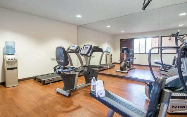 Clarion Inn & Suites US 65 & Battlefield Road