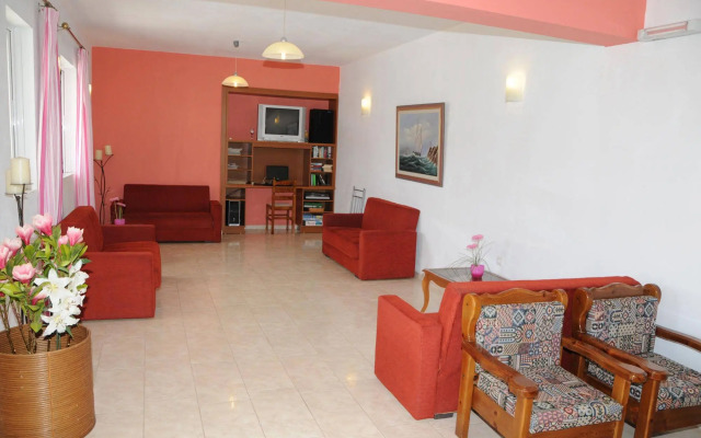 Manolis Apartments