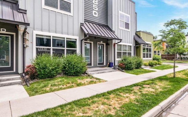 Spectacular Townhome near Breweries and River District!