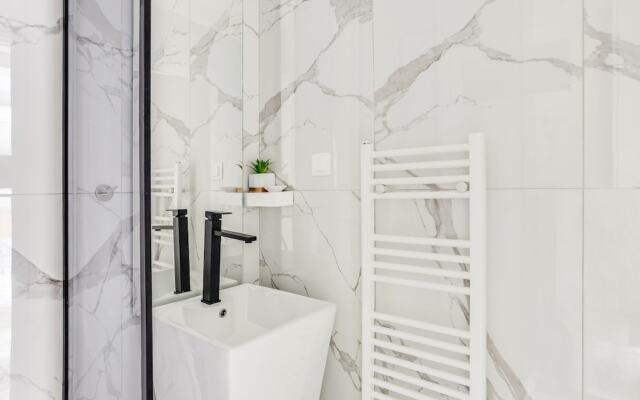 Sanders Old Port - Adorable 1-bdr. Apt. w/ Balcony