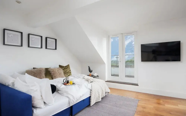 Modern 3 Bed Apartment - Parking