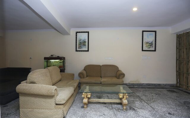 Oyo 28670 Hotel Dev Palace
