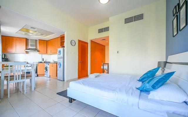 SND - Bright and Spacious Studio