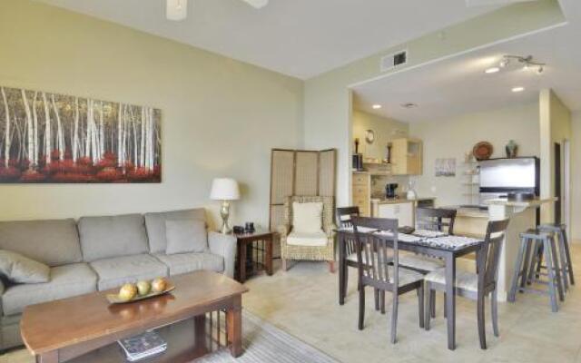 Seawall Condo with Birds Eye Views by RedAwning