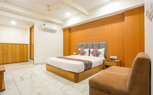 Fabhotel Raj Villa