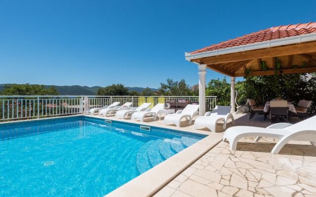 Holiday Villa Perna with Swimming Pool