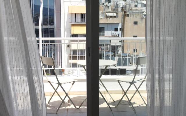 Homz AH02 Kolonaki Penthouse Studio