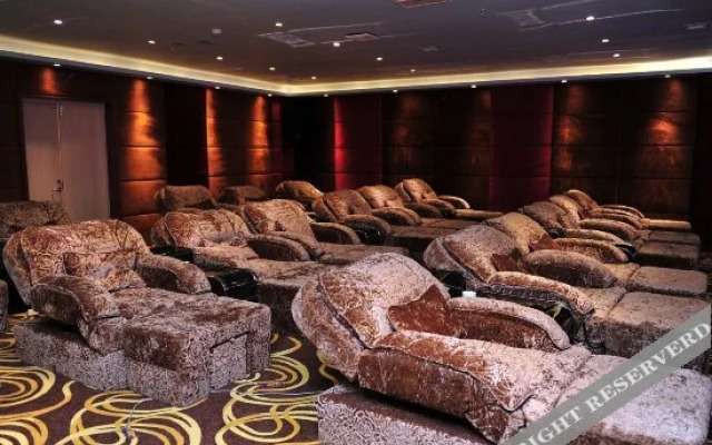 Huang He  International   Hotel