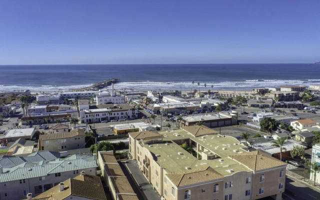 307 Casa Bella 2 Bedroom Condo by Redawning