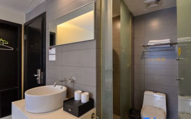 Rooftop 99 Express Hotel