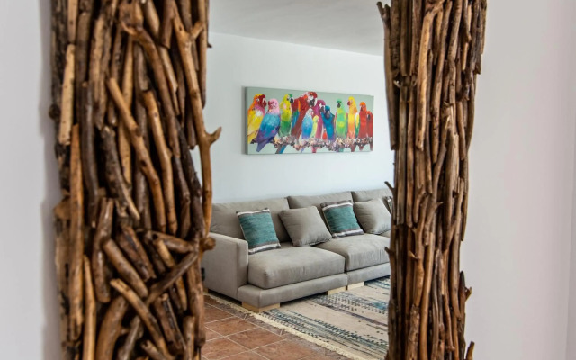 PALM TREE VILLA - 5BDR Paradise Pool / Chill Out Beds