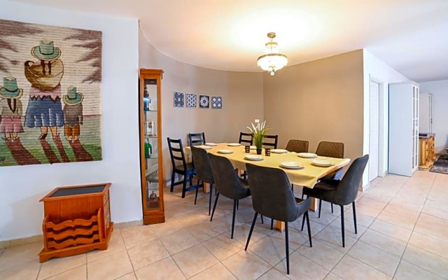 Anil's house - מתחם צימרים עם בריכה מקורה ומחוממת Zimmer with heated swimming pool