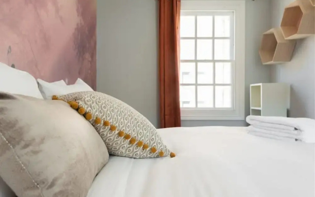 The Historic Gem - Sleek & Central 3bdr Maisonette