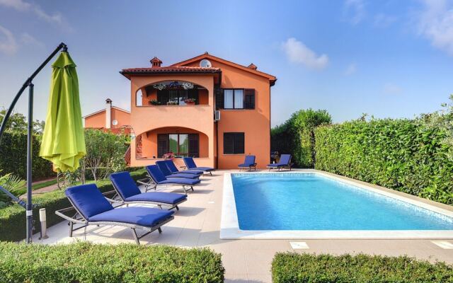 Detached 6 Bedroom House with Private Pool near Ližnjan