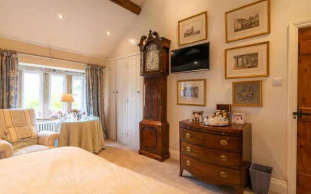 Charming 3-bed House in Halifax w/ Private Garden