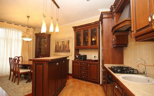 Lakshmi Apartment Red Square