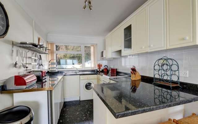 Spacious Apartment in Saundersfoot With Terrace