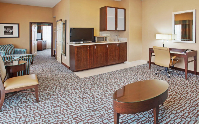 Holiday Inn Express & Suites Salinas by IHG