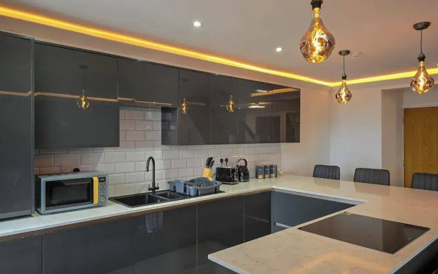 Blackpool Bliss - Spacious 4-bed Apartment