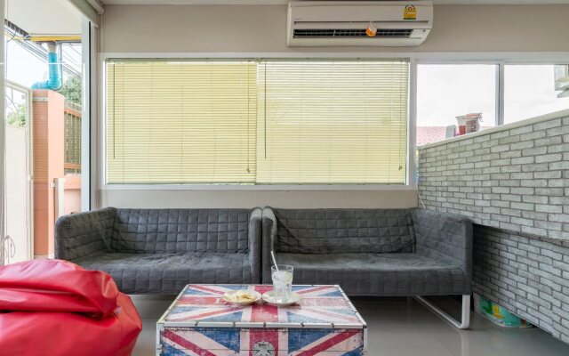 Wanderlust Bangkok Hostel