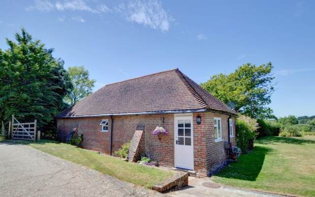 Romantic 1-bedroom Holiday Home in Goudhurst With Garden