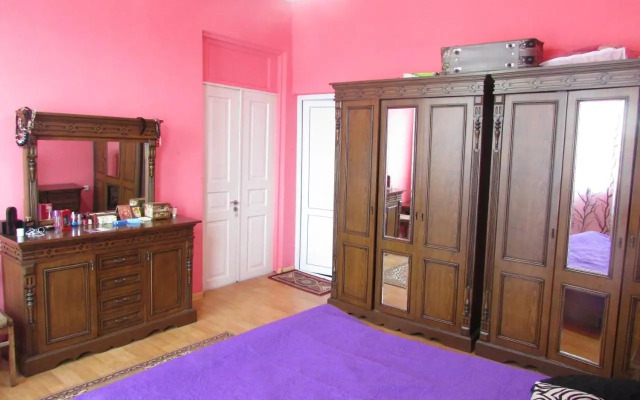 Joni Guest House